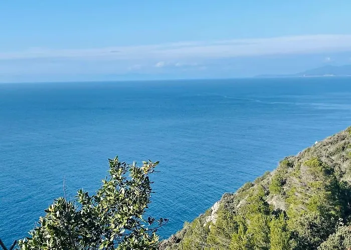 Maddy House - 50 Mt Dal Mare